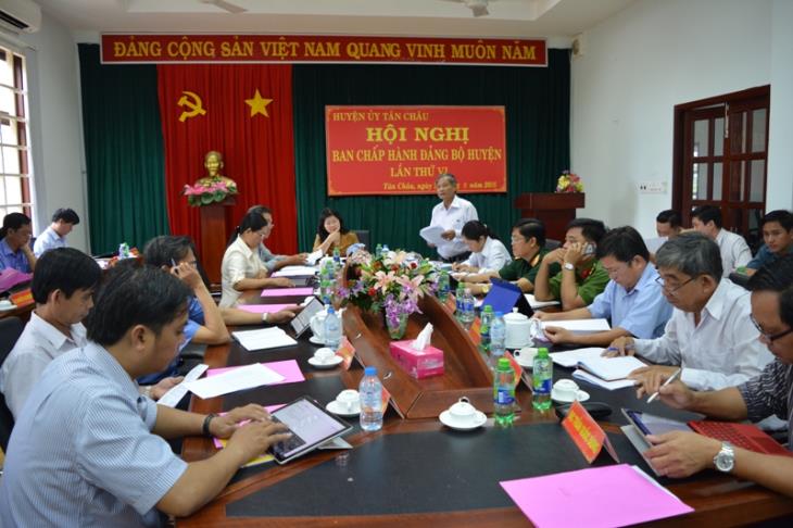 Ban chấp hành Đảng bộ huyện Tân Châu tiến hành hội nghị lần thứ VI